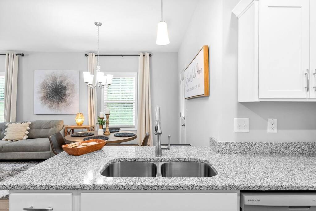 One-Of-A-Kind Smart, Cookie Themed Home For Up To 6 Κλάρκσβιλ Εξωτερικό φωτογραφία